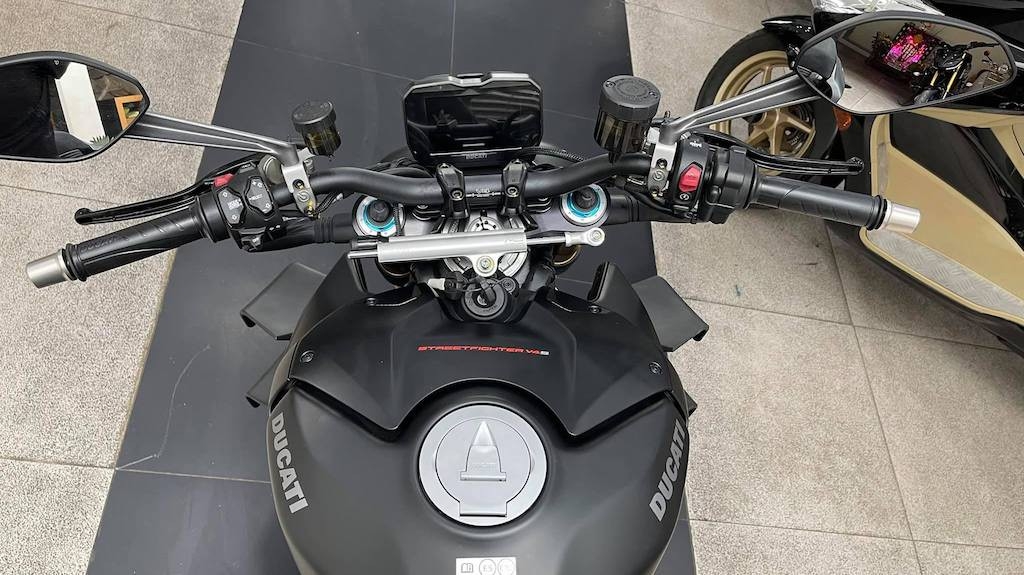 Ducati Streetfighter V4 S Stealth đầu tiên tại Việt Nam, đội giá gần 500 triệu. Ducati Streetfighter V4 S Stealth đầu tiên tại Việt Nam, đội giá gần 500 triệu.