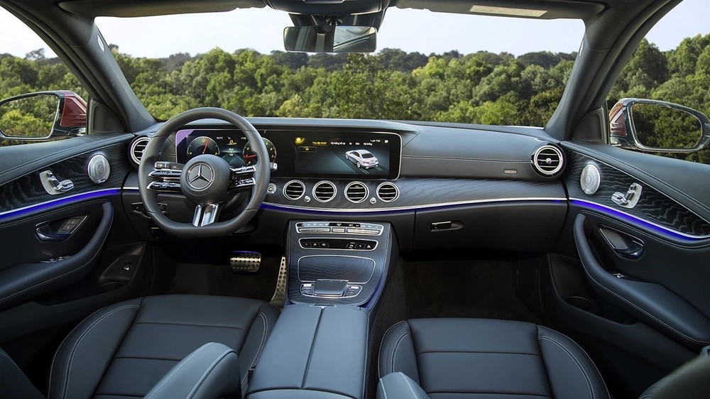 Mercedes-Benz E-Class 2021 ra mắt, giá tăng nhẹ Mercedes-Benz E-Class 2021 ra mắt, giá tăng nhẹ