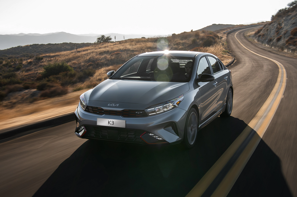 Ô tô Sedan hạng C mất dần sức hút, đại hạ giá vẫn kén khách