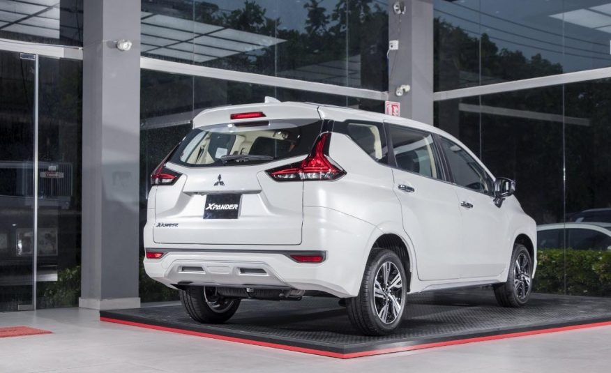 Toyota Veloz Cross sẽ đấu Mitsubishi Xpander như thế nào?