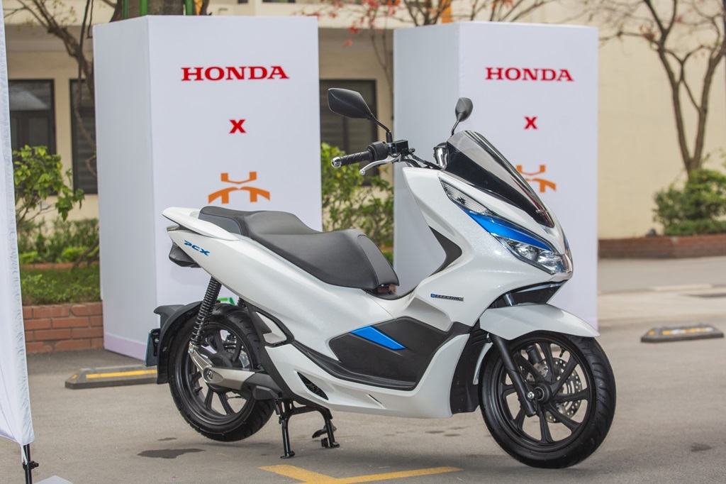 Honda Việt Nam hỗ trợ 70 xe điện PCX cho trường Đại học Công Nghệ Giao thông Vận tải