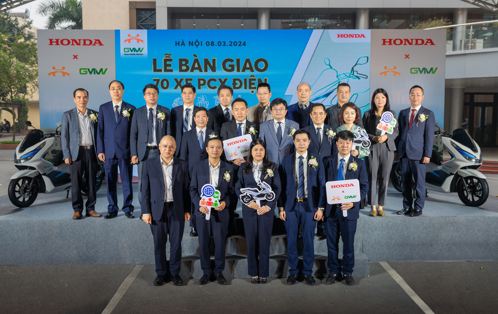 Honda Việt Nam hỗ trợ 70 xe điện PCX cho trường Đại học Công Nghệ Giao thông Vận tải