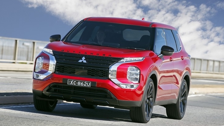 mitsubishi outlander phev gsr 2024 ra mat gia quy doi gan 12 ty dong