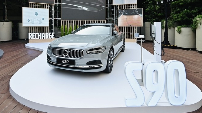 volvo s90 recharge ra mat viet nam gia gan 3 ty dong