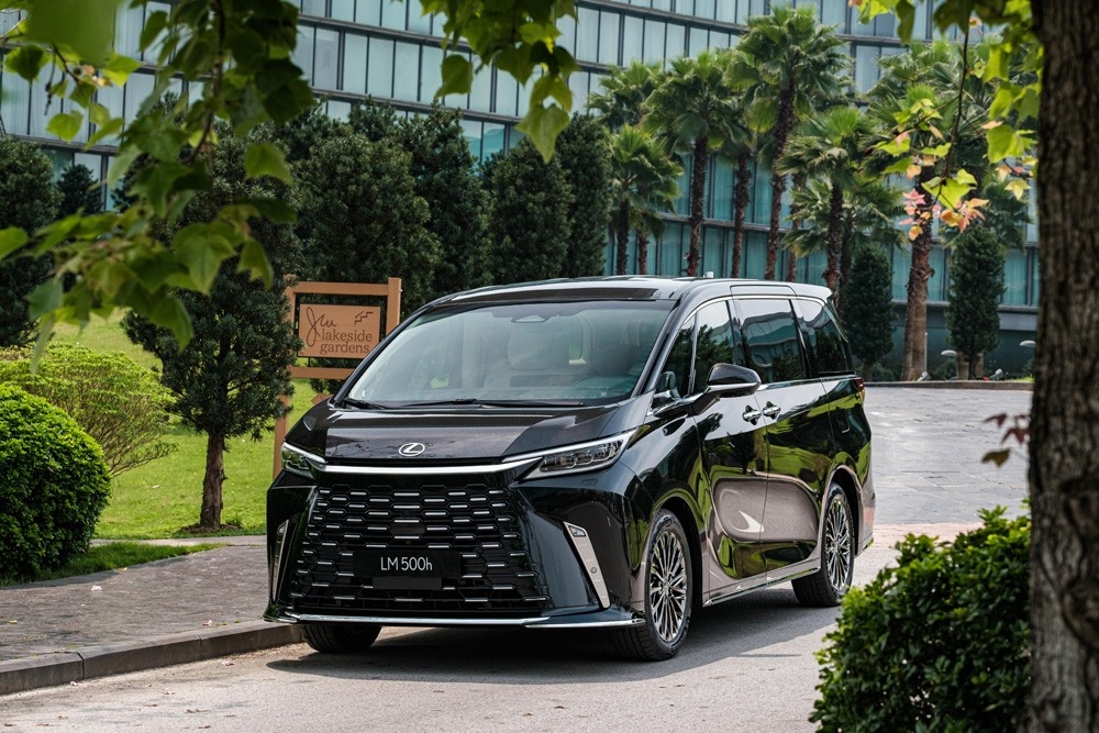 Cận cảnh Lexus LM 500h 2024 vừa ra mắt Việt Nam, giá từ 7,3 tỷ đồng