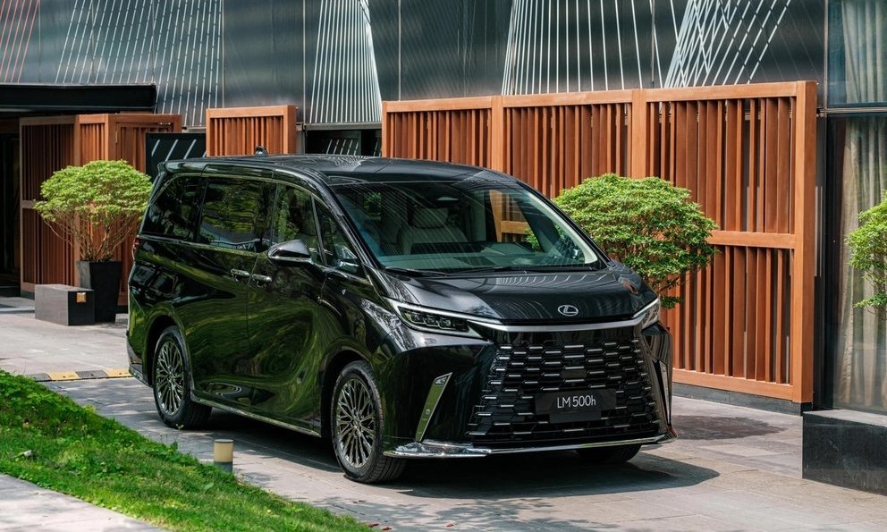 Cận cảnh Lexus LM 500h 2024 vừa ra mắt Việt Nam, giá từ 7,3 tỷ đồng