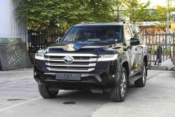 Toyota Land Cruiser tăng giá gần 300 triệu đồng tại Việt Nam
