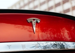 Tesla bị loại khỏi Triển lãm ô tô Vancouver 2025 vì lo ngại an toàn