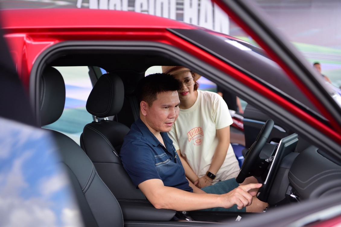 Những lần VinFast 'phá lệ thị trường' với loạt chính sách khiến chủ xe xăng ghen tị Những lần VinFast 'phá lệ thị trường' với loạt chính sách khiến chủ xe xăng ghen tị