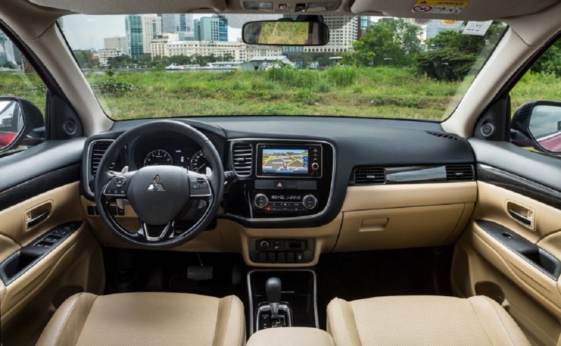 quyet dau voi mazda cx 5 mitsubishi outlander giam gia 150 trieu dong