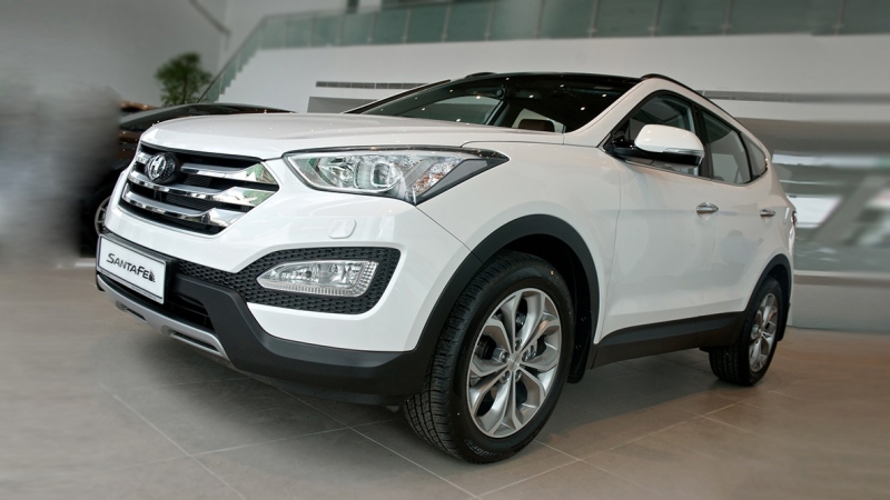 Người đẹp gợi cảm bên Hyundai SantaFe 2015