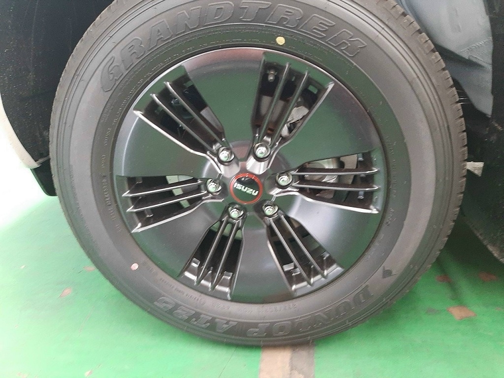 Khám phá Isuzu D-Max vừa về đại lý, giá từ 630 triệu đồng