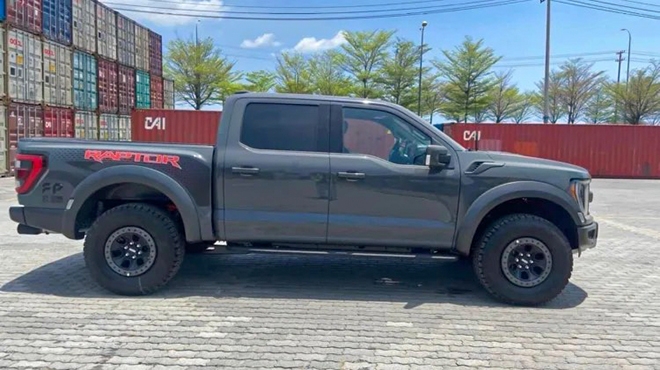 Ford F-150 Raptor thứ 3 cập cảng Việt Nam, giá hơn 5 tỷ đồng