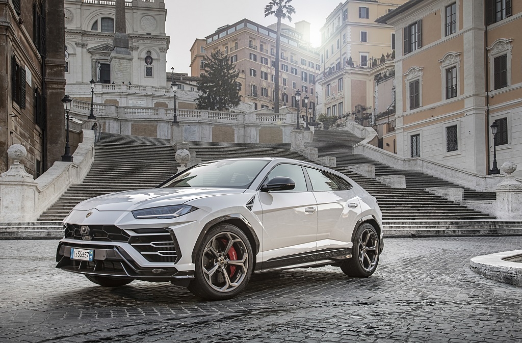 Lamborghini Urus chính hãng tại Việt Nam có giá từ 13 tỷ đồng
