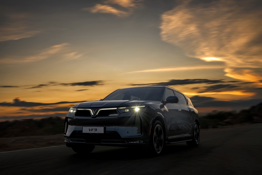 VinFast VF 9 cập bến đại lý