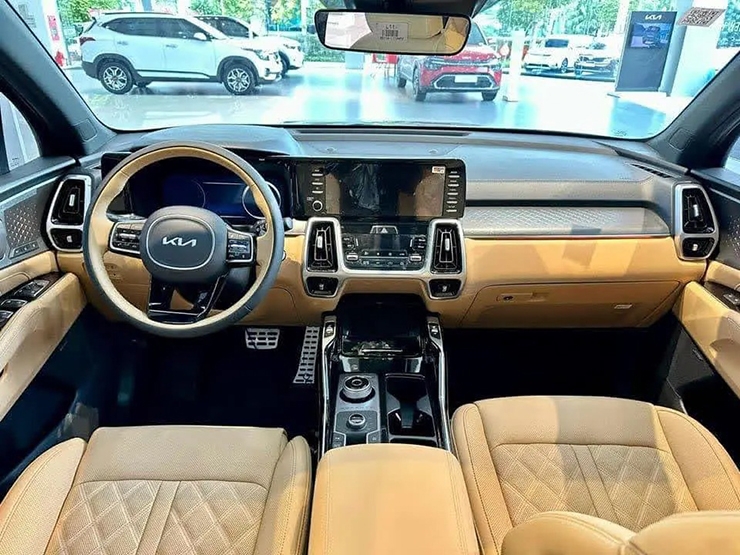 Kia Sorento 2023 có mặt tại đại lý, thêm trang bị