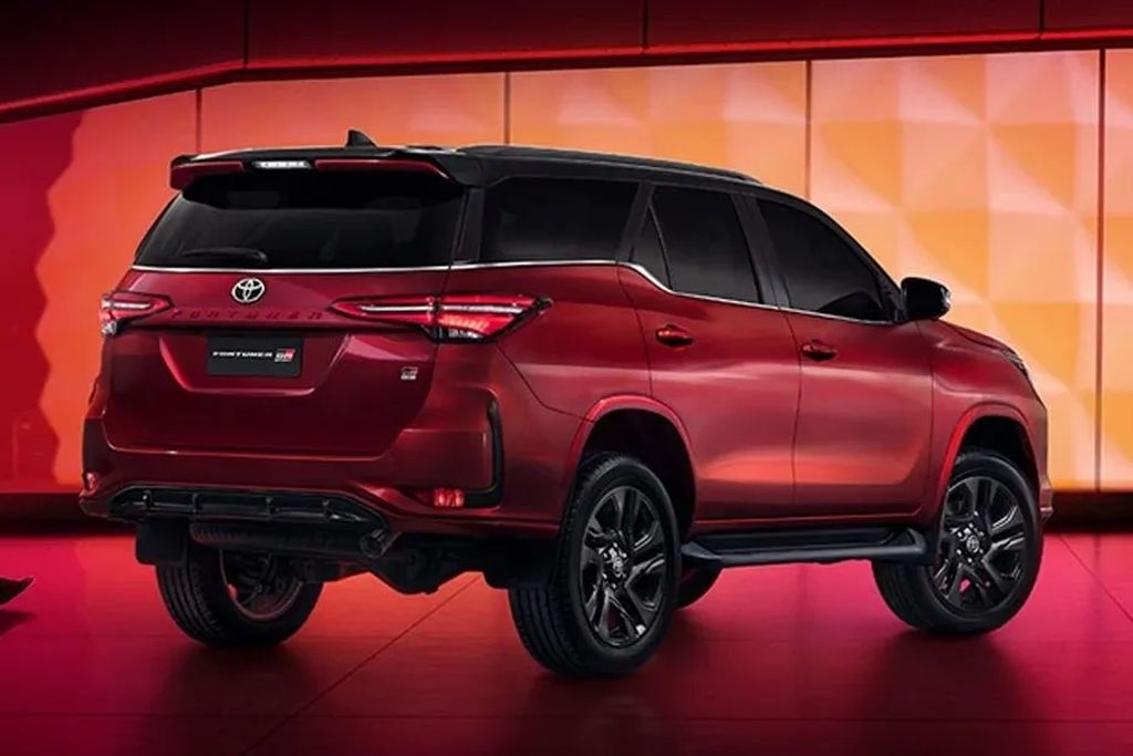 Cận cảnh Toyota Fortuner GR Sport 2024 vừa ra mắt tại Thái Lan