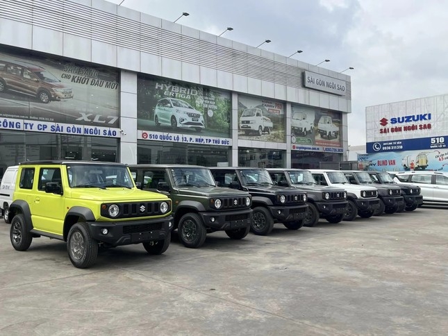 Suzuki Jimny giảm tới 140 triệu đồng