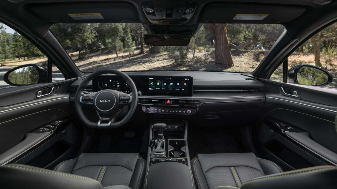 Kia K5 2025 sắp ra mắt