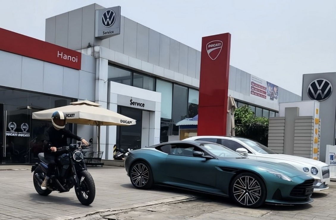 Siêu xe Aston Martin DB12 xuất hiện tại Việt Nam Siêu xe Aston Martin DB12 xuất hiện tại Việt Nam