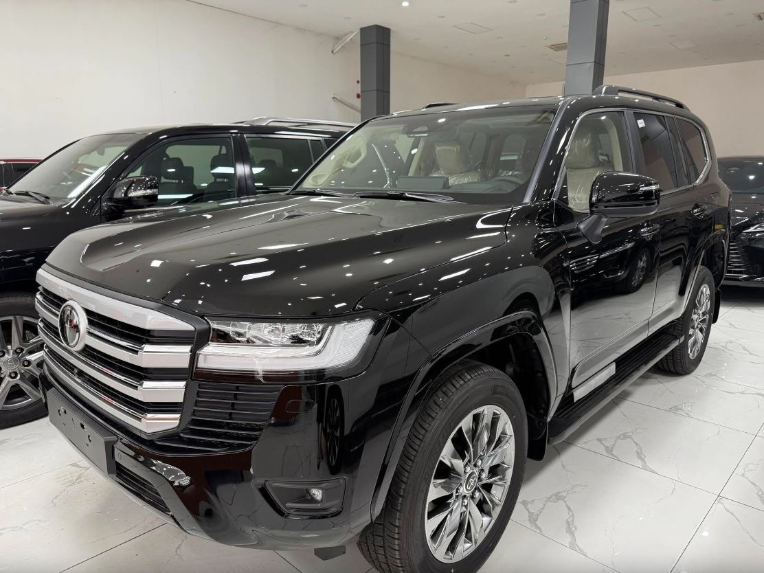 Lô xe Toyota Land Cruiser 2025 đầu tiên về đại lý Lô xe Toyota Land Cruiser 2025 đầu tiên về đại lý