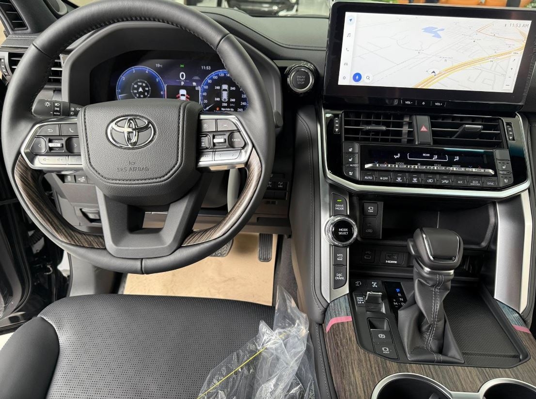 Lô xe Toyota Land Cruiser 2025 đầu tiên cập bến tại đại lý Lô xe Toyota Land Cruiser 2025 đầu tiên về đại lý