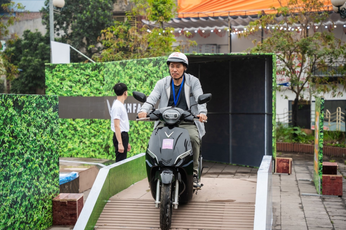 Các bài thử giúp khách hàng hiểu rõ hơn khả năng vận hành vượt trội của xe máy điện VinFast.