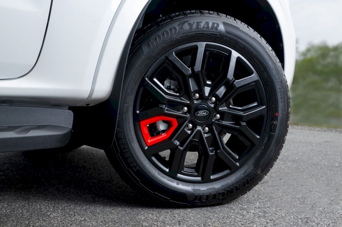 Ford Everest Sport có thêm phiên bản đặc biệt, giá 1,2 tỷ đồng