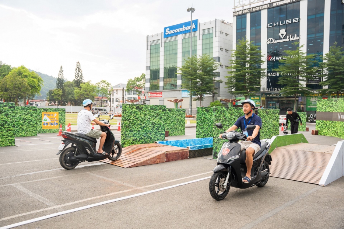 Các mẫu xe máy điện VinFast còn được đánh giá cao nhờ khả năng tiết kiệm chi phí. Các mẫu xe máy điện VinFast còn được đánh giá cao nhờ khả năng tiết kiệm chi phí.