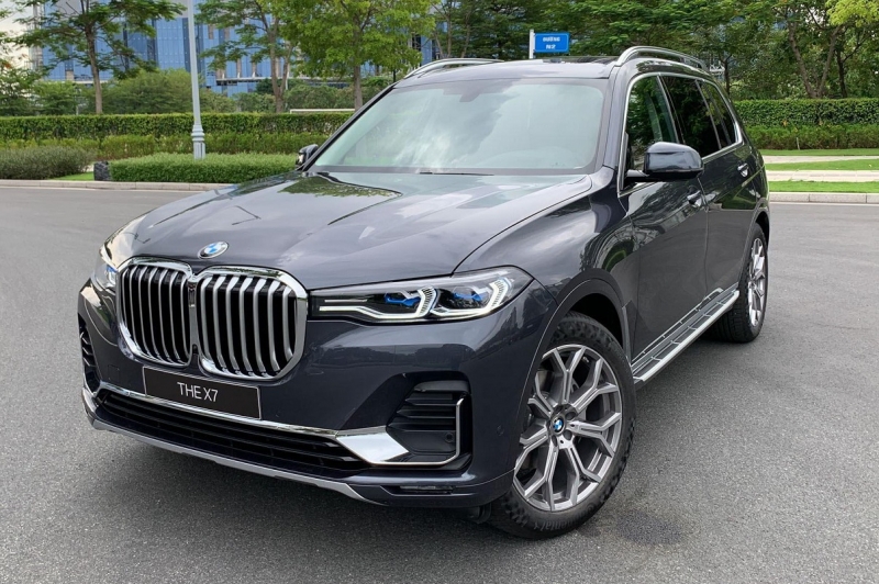 BMW X7 giảm giá kỷ lục lên tới 650 triệu đồng, kèm quà tặng giá trị