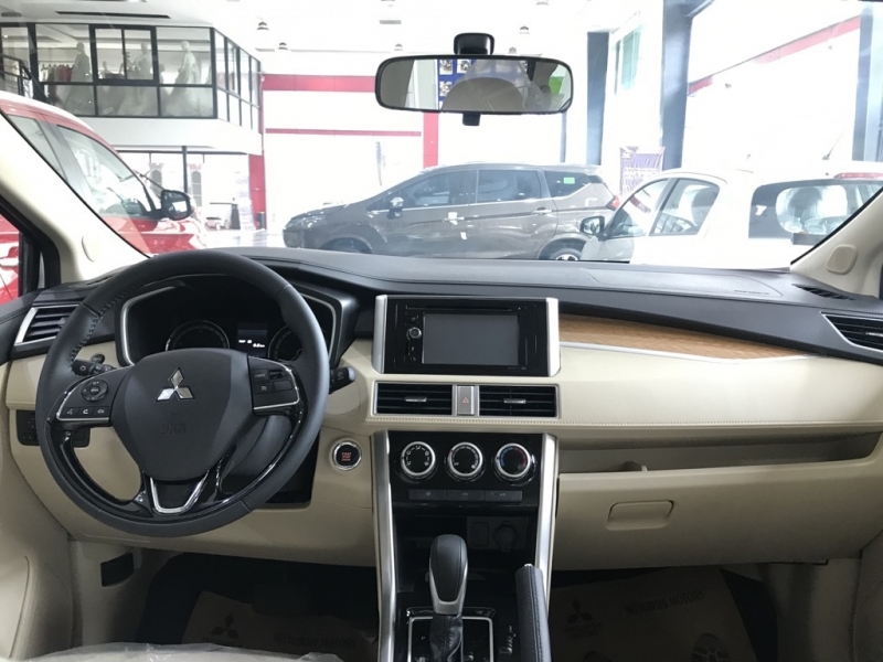 vi sao mitsubishi xpander khien toyota innova bo goi quy hang