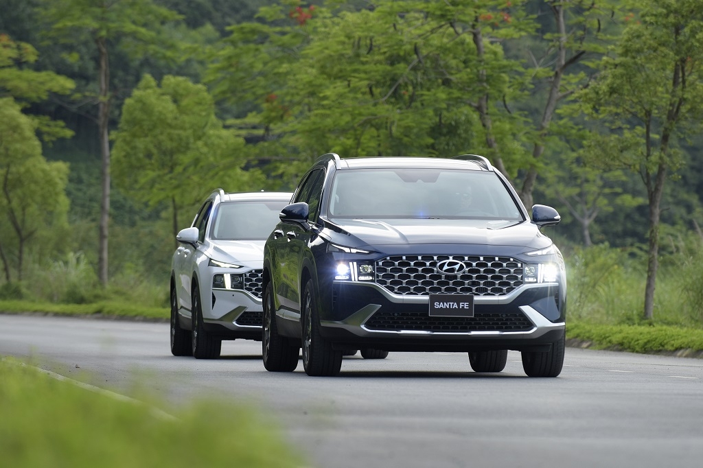 Video: Hyundai Santa Fe 2021 giá từ 1,03 tỷ đồng, có gì đấu Fortuner, Everest?