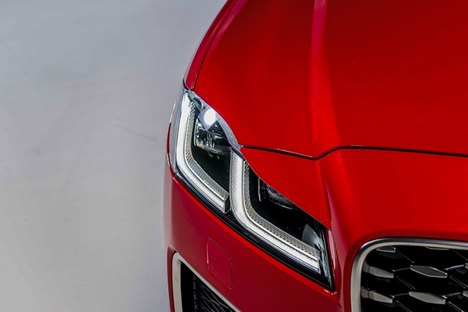 Chi tiết Jaguar XF vừa ra mắt, giá 3,1 tỷ đồng