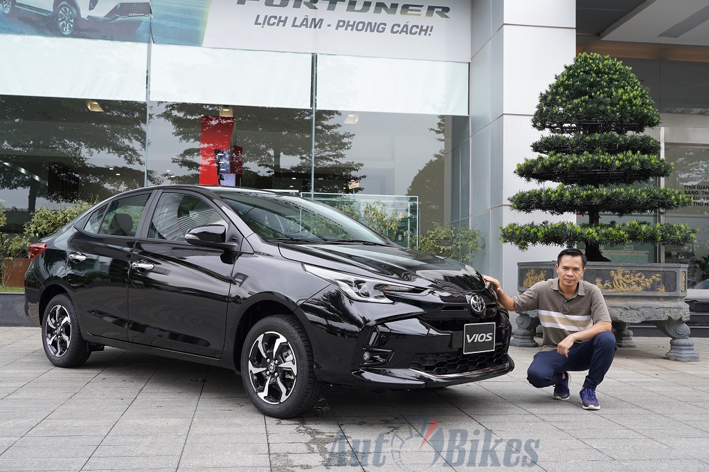 Toyota Vios 2023 ồ ạt về đại lý, chờ ngày ra mắt