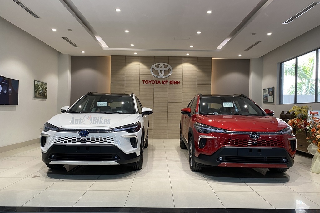 Ảnh thực tế Toyota Corolla Cross 2024 vừa ra mắt Việt Nam