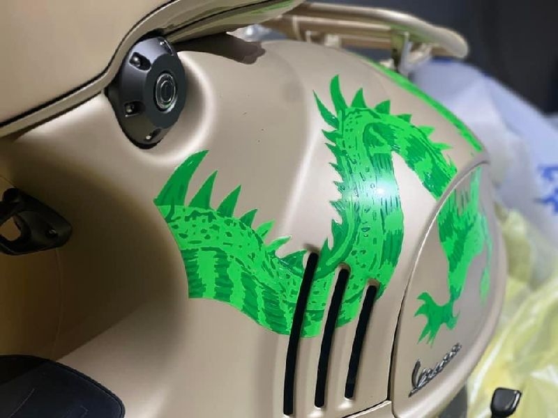 Vespa 946 phiên bản rồng có giá đến 700 triệu đồng tại Việt Nam Vespa 946 phiên bản rồng có giá đến 700 triệu đồng tại Việt Nam