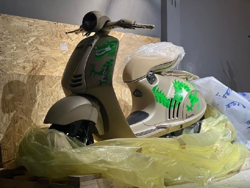 Vespa 946 phiên bản rồng có giá đến 700 triệu đồng tại Việt Nam Vespa 946 phiên bản rồng có giá đến 700 triệu đồng tại Việt Nam
