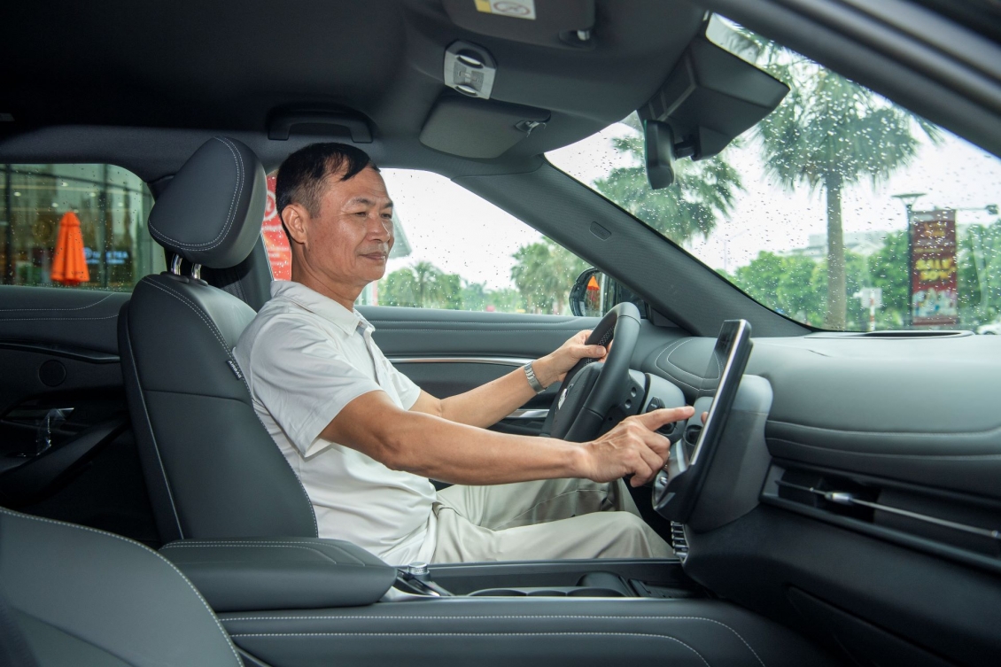 Chủ xe VinFast VF 7 Hỏa Long Độc Bản: ‘Giao dịch ở mọi thời điểm liên quan tới Rồng’