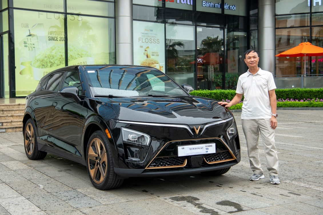 Chủ xe VinFast VF 7 Hỏa Long Độc Bản: ‘Giao dịch ở mọi thời điểm liên quan tới Rồng’