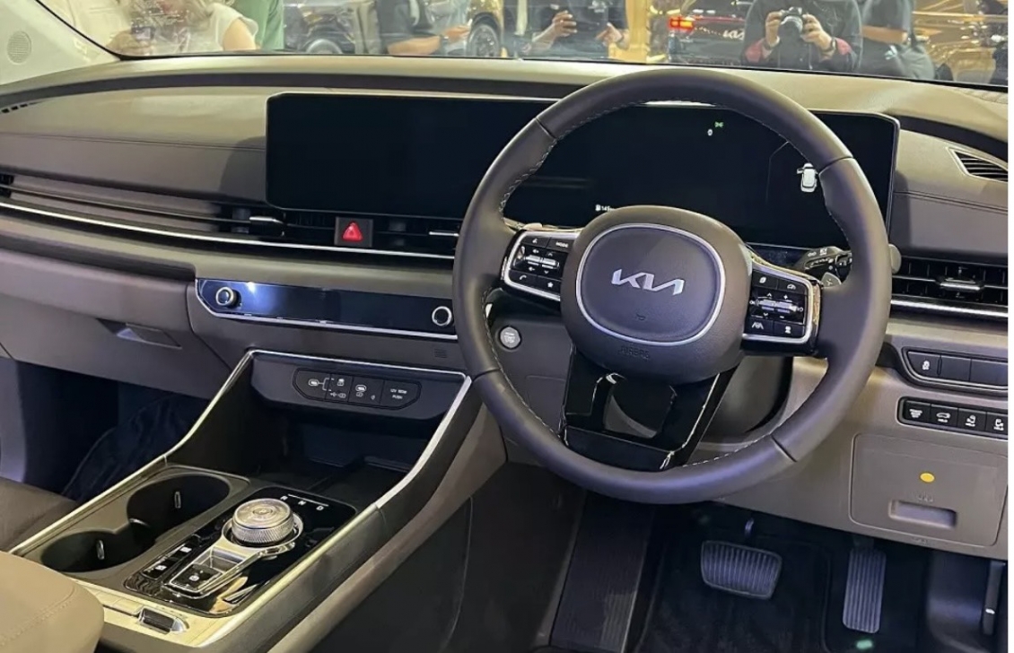 Kia Carnival 2024 ra mắt, giá quy đổi từ 1,5 tỷ đồng