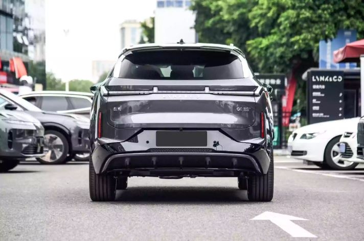 Lynk & Co 08 bắt đầu nhận cọc, giá khoảng 1,8 tỷ đồng