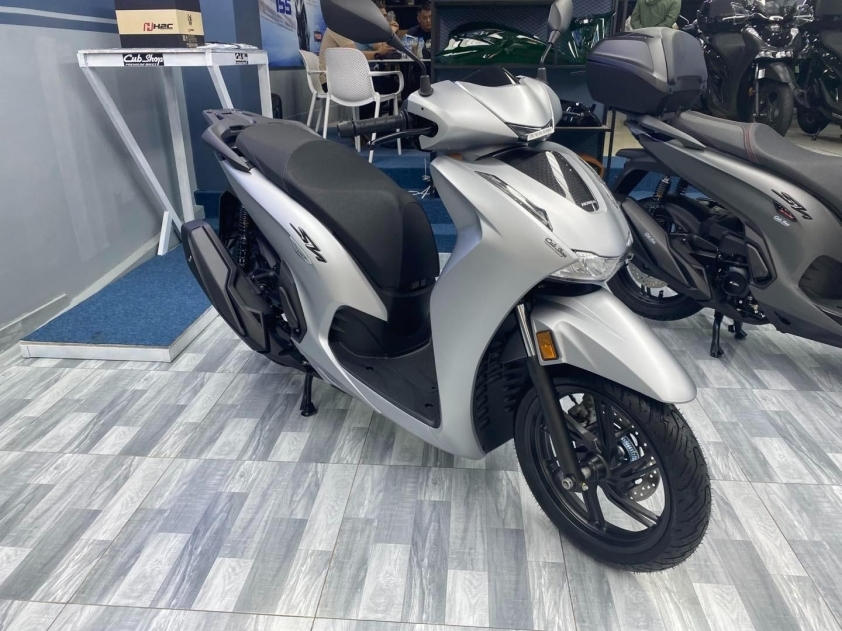 Lô xe Honda SH 350i 2025 nhập Ý đầu tiên về Việt Nam Lô xe Honda SH 350i 2025 nhập Ý đầu tiên về Việt Nam