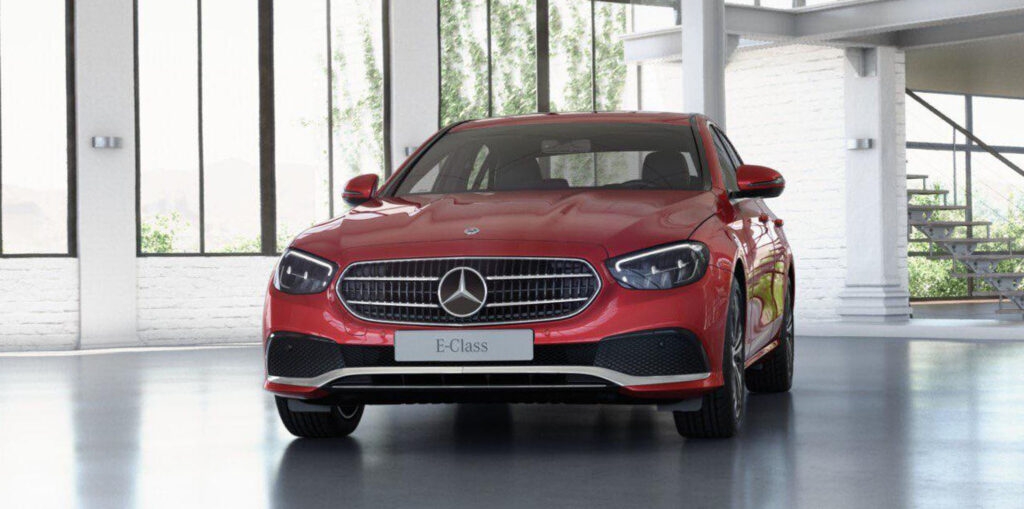 Mercedes-Benz E-Class 2021 E180 giá 2 tỷ đồng tại Việt Nam Mercedes-Benz E-Class 2021 E180 giá 2 tỷ đồng tại Việt Nam