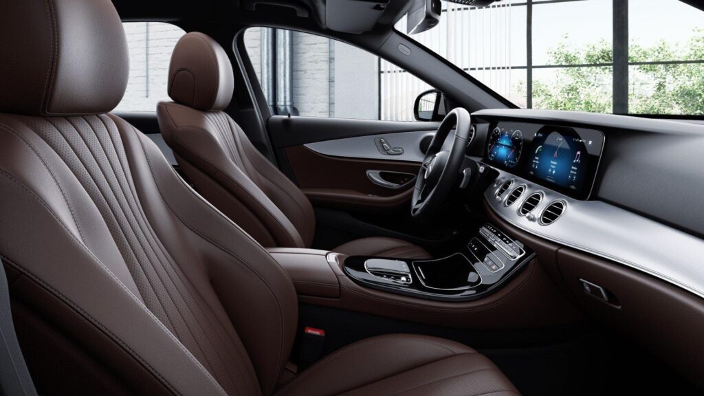 Mercedes-Benz E-Class 2021 E180 giá 2 tỷ đồng tại Việt Nam Mercedes-Benz E-Class 2021 E180 giá 2 tỷ đồng tại Việt Nam