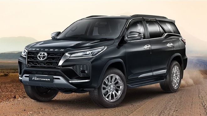 Toyota Fortuner 2022 có cửa sổ trời và động cơ hybrid