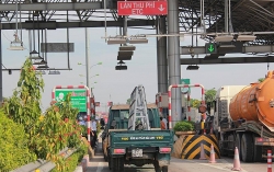 Giảm 30 % phí đường bộ cho xe khách, xe tải