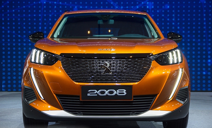 Hơn 800 triệu, chọn Peugeot 2008 hay Toyota Corolla Cross?