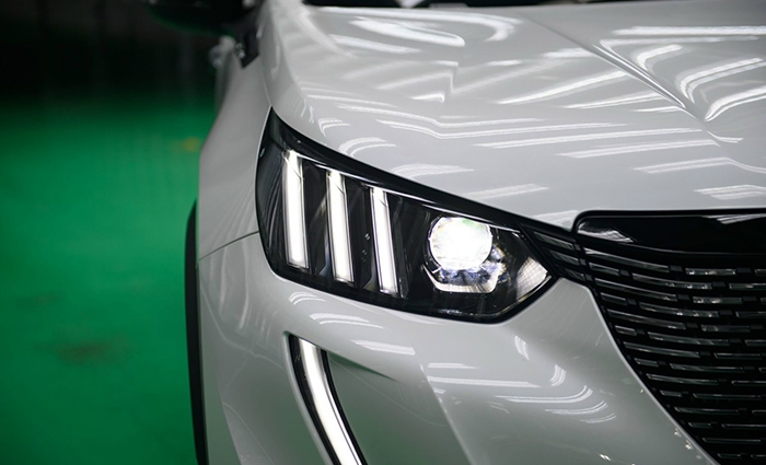 Hơn 800 triệu, chọn Peugeot 2008 hay Toyota Corolla Cross?