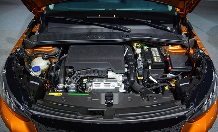 Hơn 800 triệu, chọn Peugeot 2008 hay Toyota Corolla Cross?