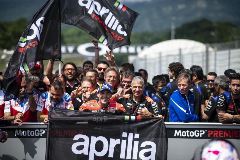MotoGP 2022: Espargaró và Aprilia giành chiến thắng tại chặng đua Ý